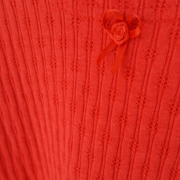 Red eyelet tshirt - Picture 4 of 4